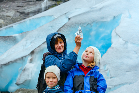 nigardsbreen冰川附近的家庭挪威