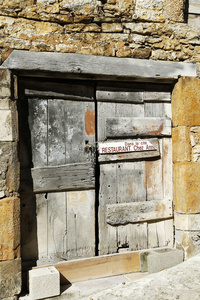 在图卢兹，法国古老木制大门