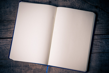 白色的空白页速写图片