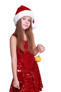 小女孩抱着圣诞球