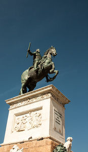 马和骑手的雕像