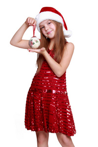 小女孩抱着圣诞球图片