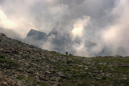 在阿尔卑斯山徒步旅行