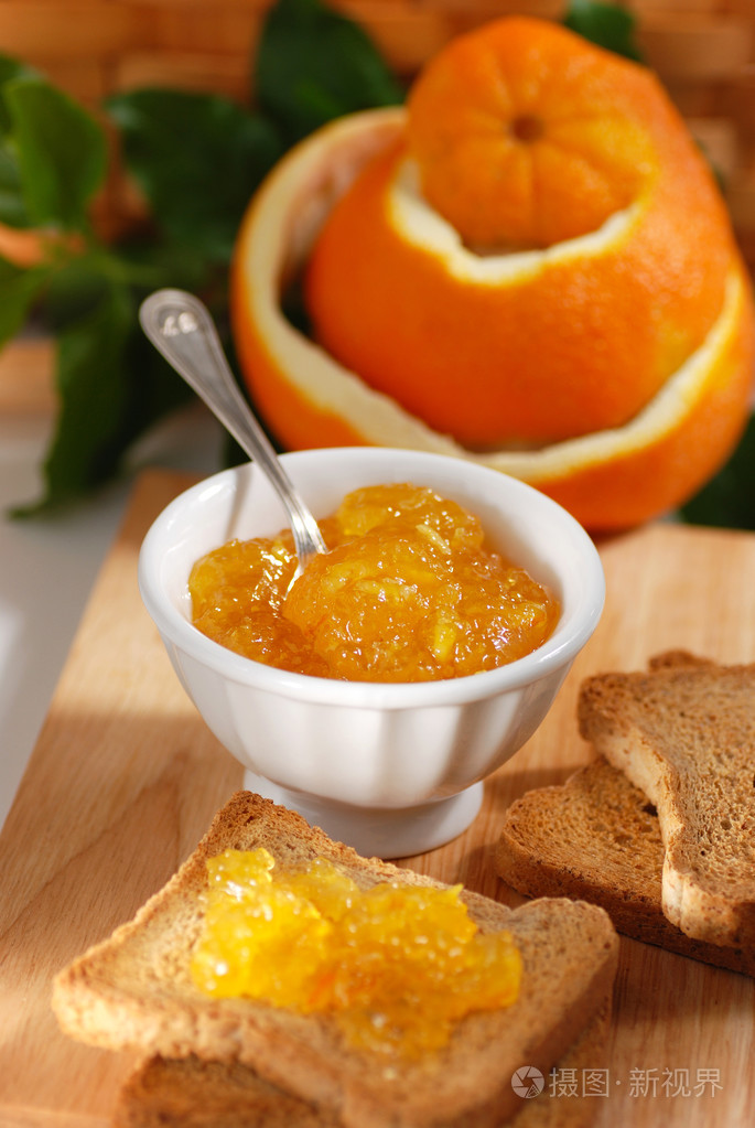 在碗里的橘子果酱