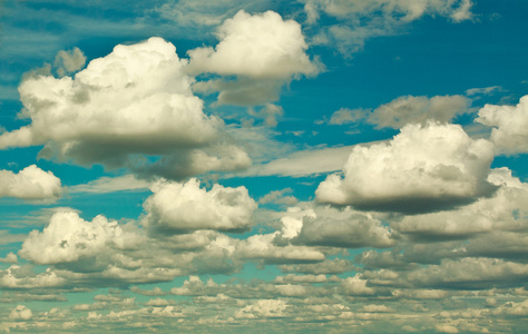 天空和组的云，复古风格的自然背景