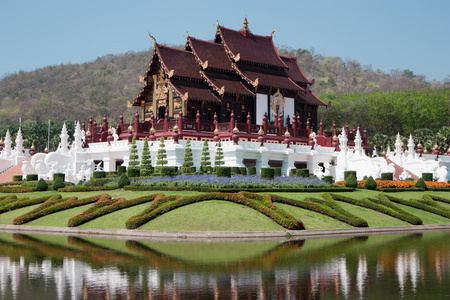 泰国风格的建筑在皇家植物区系 ratchaphruek 清迈 临屋区