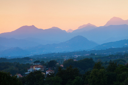 在 toscany，意大利乡间风景