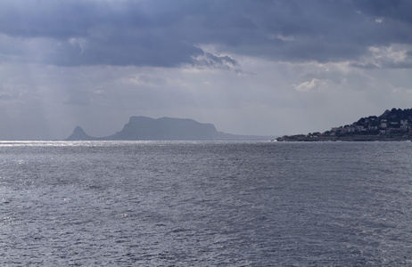 西西里的海岸线和 mongerbino 海角