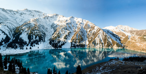 高山湖泊