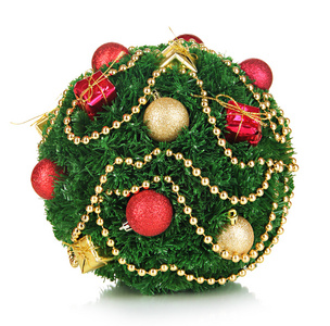 圣诞枞树球以孤立的白色衬底上的装饰