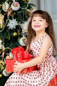 快乐圣诞本微笑的小女孩