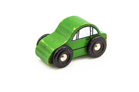 绿色的木制车玩具