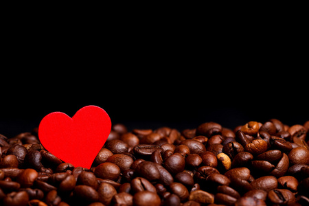 咖啡豆与红色的心