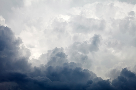 戏剧性天空与暴风雨云