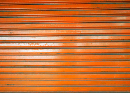 橙色的钢门