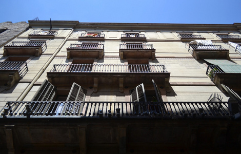 巴塞罗那旧建筑的立面