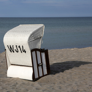 在波罗地海的沙滩椅
