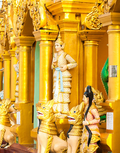 在佛教寺庙中的神的雕像