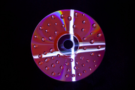 湿的 cd 滴
