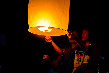 天灯飞泰国灯笼 loy kratong 节