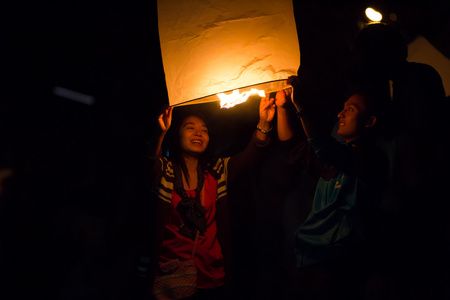 天灯飞泰国灯笼 loy kratong 节