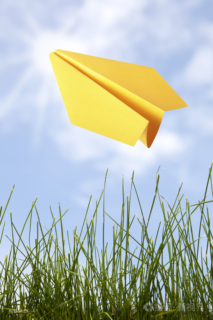 黄色纸飞机照片-正版商用图片1e76y6-摄图新视界