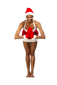 圣诞节黑人美国女人穿着圣诞老人的帽子带着笑容