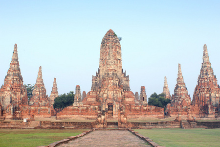 废墟砖造的庙宇在大城府，泰国