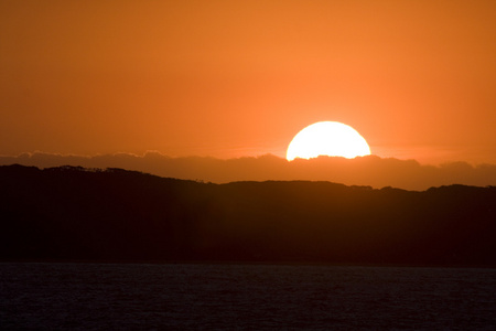 橘红色的日出了澳大利亚墨尔本海岸