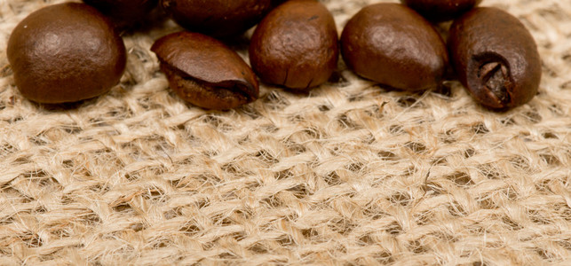 麻袋上的咖啡豆