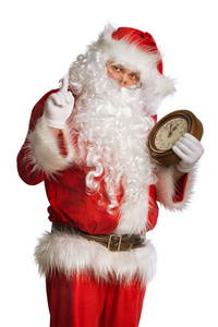 圣诞老人抱着时钟，显示几分钟到午夜