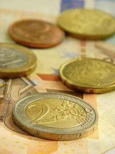 钱欧元硬币和纸币