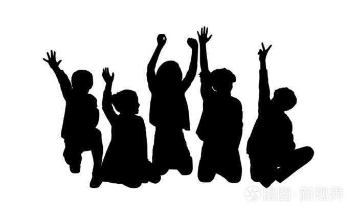 五个快乐的孩子们坐的剪影