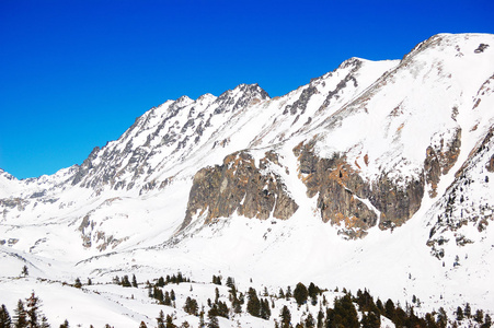 在 strebske 萨格勒布滑雪场 低上塔特拉山 sl 积雪的山脉