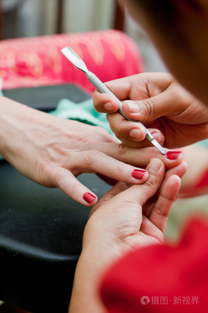 修指甲关门照片-正版商用图片1e98vx-摄图新视界