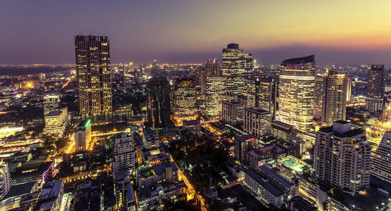 曼谷市夜间从高观建设