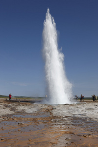 冰岛。南方地区。黄金圆环。strokkur 间歇泉。热 spr