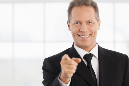 指着你的人照片