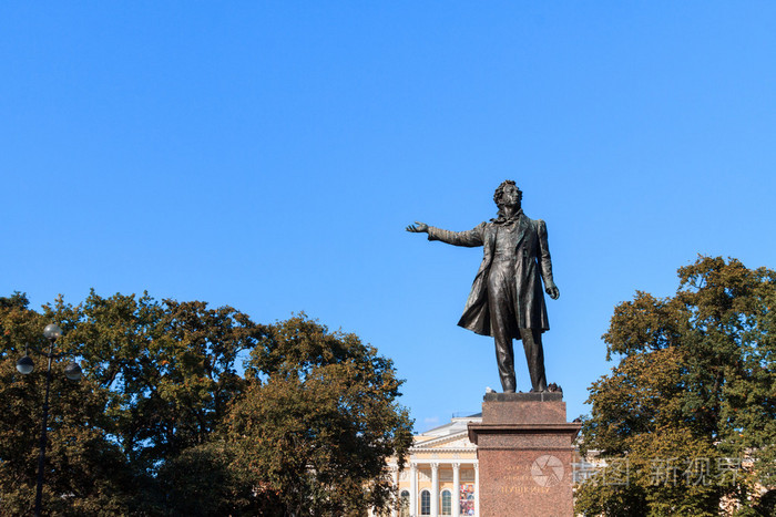 雕像的亚历山大普希金