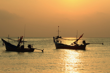 金色的夕阳海