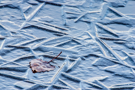 湖上的冻的冰