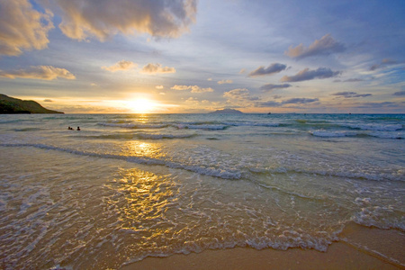 日落海滩在塞舌尔群岛