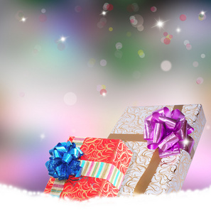 新的一年 holiday.christmas.gift 盒在雪地上