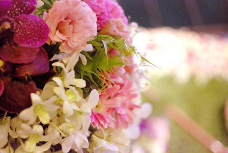 花卉装饰为婚礼背景的