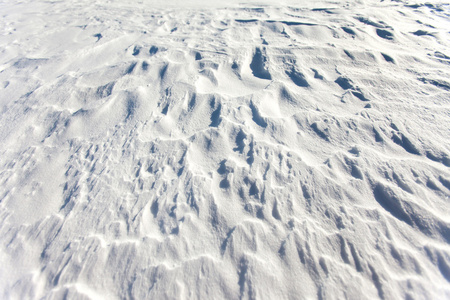 积雪由风