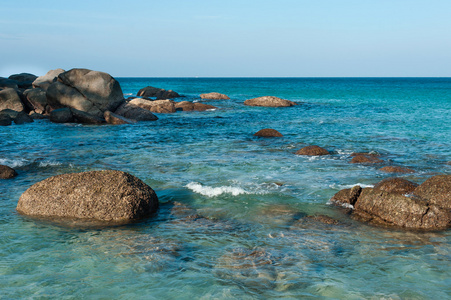 岩石 大海和蓝天