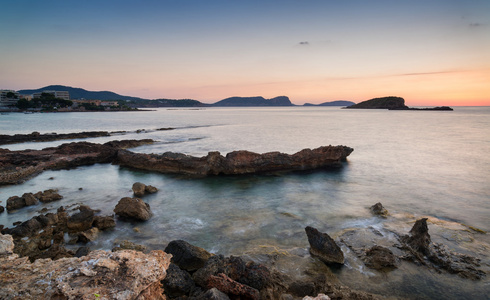 对 s meditarranean 海景观海岸线岩石日出