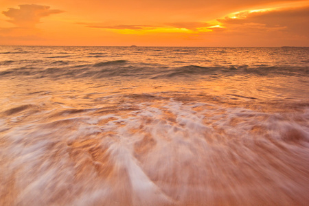 海滩上的海浪