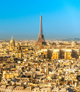 在日出 巴黎的埃菲尔铁塔