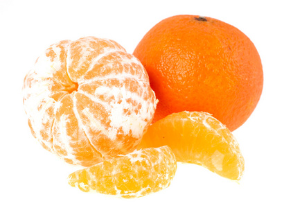 三个黄色的橘子，绝缘白色背景上